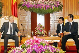 Thủ tướng Nguyễn Tấn Dũng tiếp cựu Thủ tướng Anh Tony Blair