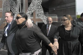 Ca khúc ăn khách nhất năm 2013 bị quy kết là "đạo nhạc"