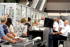 EU siết chặt kiểm soát an ninh hành lý xách tay tại các sân bay