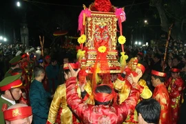 Phục dựng nghi lễ rước kiệu Ngọc Lộ tại Lễ khai ấn Đền Trần 2015