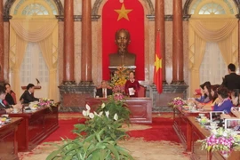 Phó Chủ tịch nước Nguyễn Thị Doan gặp mặt các nữ doanh nhân
