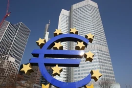 Ngân hàng ECB tăng mức dự báo tăng trưởng Khu vực đồng euro