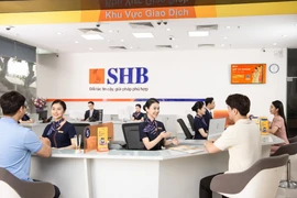 Giao dịch tại SHB. (Ảnh: Vietnam+)