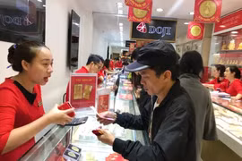 Thêm Công ty SJC tham gia mua vàng từ NHNN bán trực tiếp cho người dân. (Ảnh: Vietnam+)