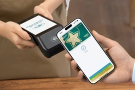Ngân hàng BIDV giới thiệu dịch vụ thanh toán Apple Pay đến chủ thẻ. (Ảnh: Vietnam+)