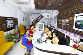 BAC A BANK dành 10.000 tỷ đồng giảm lãi suất cho khách hàng cá nhân chỉ còn 5%. (Ảnh: Vietnam+)