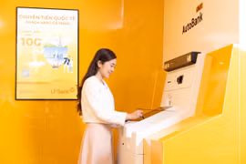 Hệ thống ngân hàng tự động AutoBank được LPBank triển khai trên toàn quốc, với những tính năng vượt trội trong giao dịch, độ xác thực cao, an toàn và bảo mật, mang lại nhiều sự thuận tiện cho khách hàng. (Ảnh: Vietnam+)