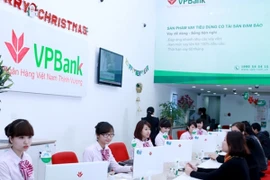 Giao dịch tại VPBank. (Ảnh: Vietnam+)