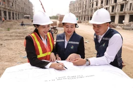 Các doanh nghiệp là nhà thầu thi công xây dựng, lắp đặt máy móc thiết bị, cung ứng nguyên vật liệu, máy móc, trang thiết bị cho các dự án/gói thầu vốn ngân sách nhà nước/ODA/doanh nghiệp nhà nước cũng được ABBANK chú trọng và ưu tiên hỗ trợ/. (Ảnh: Vietnam+)