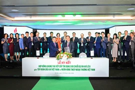 Vietcombank và PVN thực hiện ký kết Hợp đồng khung Thu xếp cấp tín dụng cho chuỗi dự án khí Lô B. (Ảnh: Vietnam+)