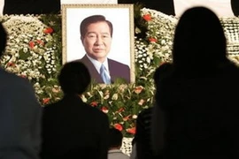 Người Hàn Quốc đến viếng cựu Tổng thống Kim Dae-jung. (Ảnh: AP)