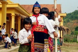 Học sinh người dân tộc Ơ Đu. (Ảnh: Báo Giáo dục Thời đại)