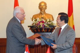 Quang cảnh lễ ký kết. (Ảnh: Nhan Sáng/TTXVN)