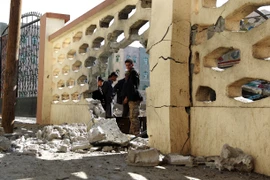 Hiện trường vụ đánh bom do IS thực hiện ở Sanaa. (Nguồn: Reuters/TTXVN)