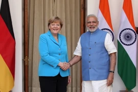 Thủ tướng Đức Angela Merkel (trái) và Thủ tướng Ấn Độ Narendra Modi tại cuộc họp báo sau cuộc tham vấn. (Nguồn: AFP/TTXVN) 