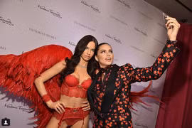 Adriana Lima - siêu mẫu kỳ cựu nhất của hãng nội y Victoria's Secret. 