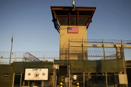 Quang cảnh bên ngoài nhà tù trên vịnh Guantanamo. (Nguồn: AFP/TTXVN) 