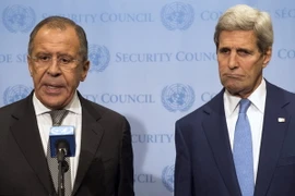 Ngoại trưởng Nga Sergei Lavrov (trái) và Ngoại trưởng Mỹ John Kerry tại một cuộc họp báo ở New York, Mỹ ngày 30/9.