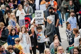 Tuần hành ủng hộ người di cư tại Stockholm, Thụy Điển. (Nguồn: AFP/TTXVN) 