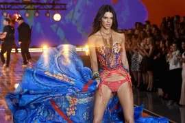 Những thiên thần nóng bỏng của Victoria's Secret 2015