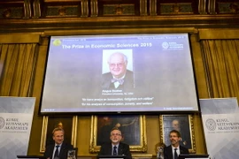 Hội đồng Giải thưởng Nobel công bố chủ nhân giải Nobel Kinh tế 2015 thuộc về nhà Kinh tế học Angus Deaton.