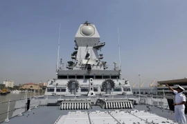 Tàu INS Kochi tại xưởng đóng tàu Mumbai, Ấn Độ ngày 28/9. (Nguồn: Reuters/TTXVN)