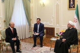 Tổng giám đốc IAEA (trái) thăm Iran ngày 20/9. (Nguồn: AFP/TTXVN)