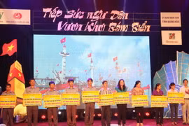 Cán bộ ngân hàng ủng hộ 5 tỷ đồng hỗ trợ ngư dân Quảng Ngãi