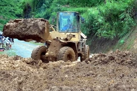 Lai Châu: Các tuyến đường sạt lở do mưa lũ được khơi thông