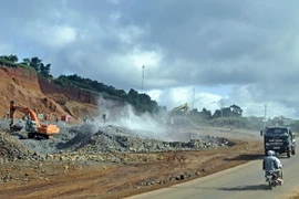 Bằng mọi giá hoàn thành Dự án đường Hồ Chí Minh vào cuối 2014