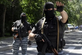 Ukraine chỉ đàm phán sau khi phiến quân hoàn toàn hạ vũ khí