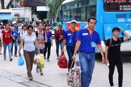 Chủ nhà trọ lấn lướt bóng áo xanh tình nguyện “vây” sĩ tử