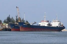 Các tàu vào neo đậu tại cảng Cửa Việt. (Ảnh: Nguyên Lý/TTXVN)