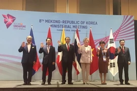 Các Bộ trưởng chụp ảnh chung. (Ảnh: TTXVN) 