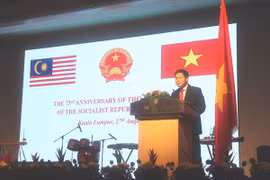 Đại sứ Lê Quý Quỳnh phát biểu tại lễ kỷ niệm. (Ảnh: Hoàng Nhương/Vietnam+)