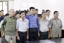 Các bị cáo tại phiên tòa. (Ảnh: Văn Điệp/TTXVN)