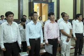 Các bị cáo tại phiên tòa sơ thẩm. (Ảnh: Thành Chung/TTXVN)