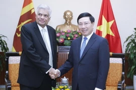 Phó Thủ tướng, Bộ trưởng Bộ Ngoại giao Phạm Bình Minh và Thủ tướng Sri Lanka Ranil Wickremesinghe. (Ảnh: Lâm Khánh/TTXVN)