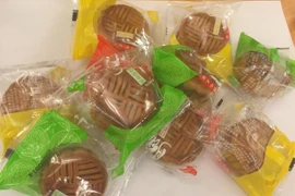 Chỉ 90.000 đồng/kg, bánh trung thu mini Đài Loan (Trung Quốc) đang được nhiều người ưa chuộng. (Ảnh: Đinh Hằng/TTXVN)