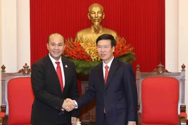 Trưởng Ban Tuyên giáo Trung ương Võ Văn Thưởng tiếp đoàn Hội Liên hiệp thanh niên Campuchia. (Ảnh: Phương Hoa/TTXVN)