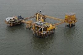 Giàn khoan dầu ở ngoài khơi bang Louisiana, Mỹ. (Nguồn: AFP/TTXVN)