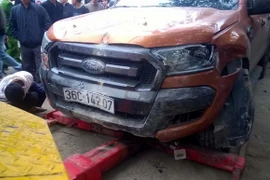 Chiếc xe bán tải gây ra vụ tai nạn liên hoàn. (Ảnh: Trịnh Duy Hưng/TTXVN)