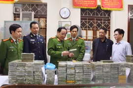 Trung tướng Đồng Đại Lộc, Phó Tổng cục trưởng Tổng cục Cảnh sát, kiêm Cục trưởng Cục Cảnh sát điều tra tội phạm về ma túy và Ban chuyên án kiểm tra 288 bánh heroin. (Ảnh: TTXVN phát)