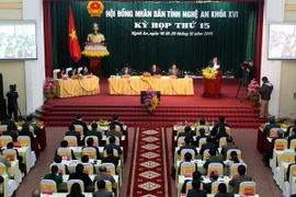  Toàn cảnh buổi lễ khai mạc Kỳ họp thứ 15 Hội đồng nhân dân tỉnh Nghệ An khóa XVI. (Ảnh: Tá Chuyên/TTXVN)