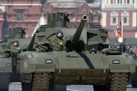 Xe tăng T-14 Armata của quân đội Nga trong buổi lễ tổng duyệt trên Quảng trường Đỏ ngày 7/5, chuẩn bị cho lễ diễu binh. (Nguồn: AFP/TTXVN)