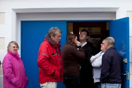 Người dân tham gia cuộc trưng cầu dân ý tại Falklands/Malvinas năm 2013. (Ảnh: AFP/TTXVN)