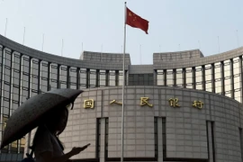 Quang cảnh bên ngoài Ngân hàng Nhân dân Trung Quốc ngày 8/7. (Nguồn: AFP/TTXVN)