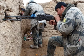 Lực lượng an ninh Afghanistan trong chiến dịch truy quét phiến quân tại tỉnh Helmand. (Nguồn: THX/TTXVN)