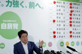 Thủ tướng Nhật Bản Shinzo Abe phát biểu trong cuộc họp báo ở thủ đô Tokyo. (Nguồn: EPA/TTXVN)