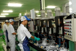 Dây chuyền sản xuất linh kiện ôtô, xe máy. (Ảnh: Danh Lam/TTXVN)